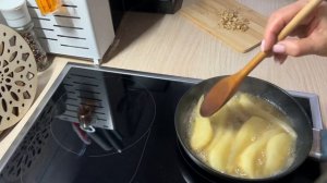 КАРАМЕЛЬНАЯ ГРУША С ОРЕХАМИ в сковороде.