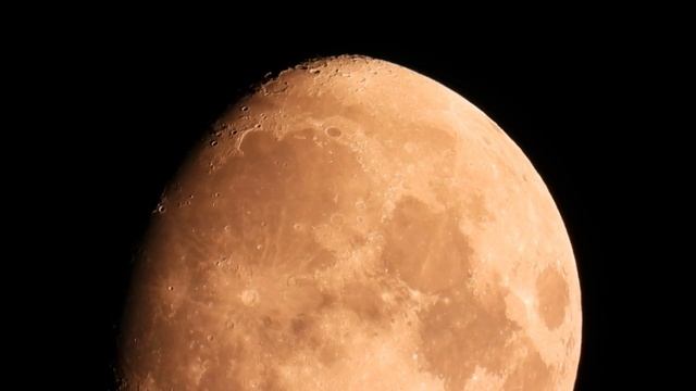 Обратная сторона Луны совсем не темная, она очень светлая даже