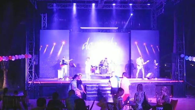 Вьетнам, Муйне, отель DESSOLE Sea Lion Beach Resort, май 2018. Вечерняя программа.