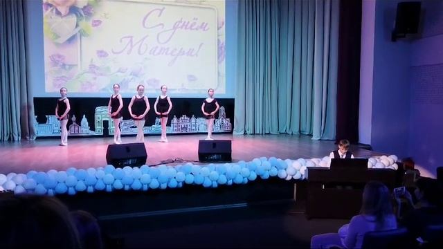 Глинка. Мазурка. До минор. /Glinka. Mazurka in C Major. Выступление балетной группы. Концерт. смотреть онлайн