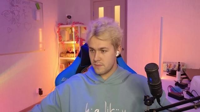 МАФАНЯ ОБЩАЕТСЯ С ДЕВУШКАМИ С ДАЙВИНЧИКА смотреть онлайн