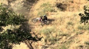 Эндуро покатушки, катаем горки. Жесткое падение с мото