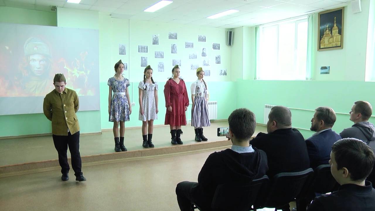 У ВОЙНЫ НЕ ЖЕНСКОЕ ЛИЦО смотреть онлайн