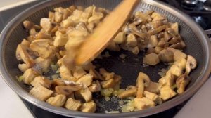КУРИНОЕ ФИЛЕ С ШАМПИНЬОНАМИ и СЫРОМ НА СКОВОРОДЕ! Быст
