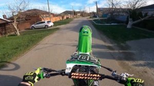 Stunt на Kawasaki kx250f по городу