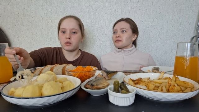 МУКБАНГ КАРТОФЕЛЬ ЖАРЕНЫЙ СКУМБРИЯ ОГУРЦЫ СОЛЁНЫЕ 🥒