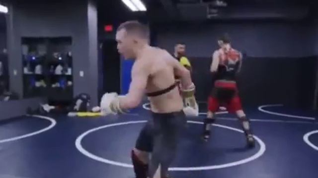 Petr Yan showed a break dance Пётр Ян показал брейк данс смотреть онлайн