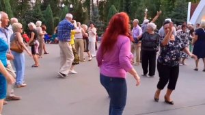 ОЙ, РЯБИНУШКА, РЯБИНА! ТАНЦЫ В ПАРКЕ ГОРЬКОГО ХАРЬКОВ С