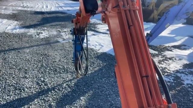 Экскаватор HITACHI EX20U-3 с гидромолотом