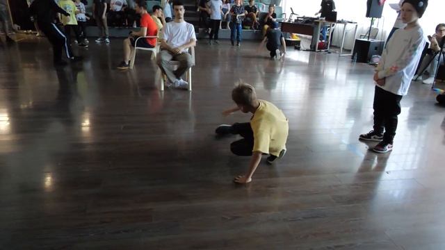 до 2 лет bboy Step vs Tim - ALL OPTION break dance battle брейкданс чемпионат