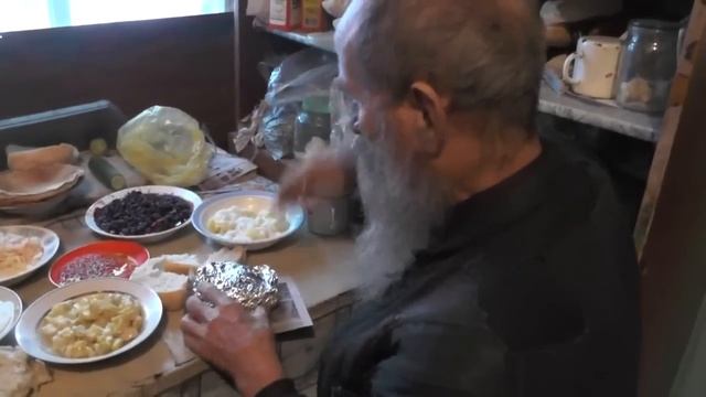 Завтрак нищих ли?  Фил. 4:12.  Умею жить и в скудости умею жить и в изобилии.   14. 01. 2017