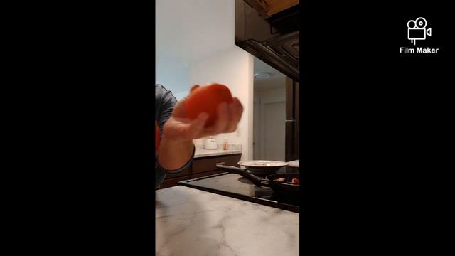 Так и есть. Ела бекон, грибы портабеллу и мороженные ри смотреть онлайн