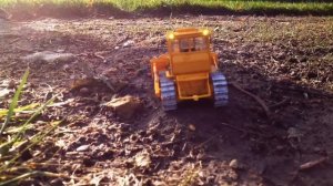 Радиоуправляемый трактор Т-130 в масштабе 1:43 TEST DRIVE RC Hache
