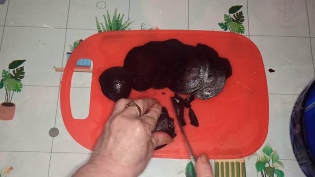 Делюсь рецептом Вкуснейшего САЛАТА из СВЕКЛЫ и СЕЛЬДИ смотреть онлайн