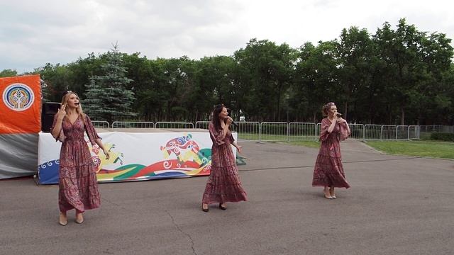 Ансамбль татарской песни "Йолдыз" - Кура җиләк («Ягода-? смотреть онлайн