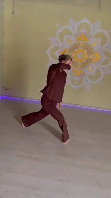 танцуйте! #shortvideo #тренды #танец #shorts #движение смотреть онлайн