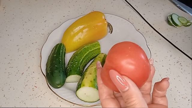 Очищаю огурец от горечи. Как быстро очистить помидор. смотреть онлайн