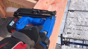 Начинаем тестировать новый нейлер TOUA по дереву