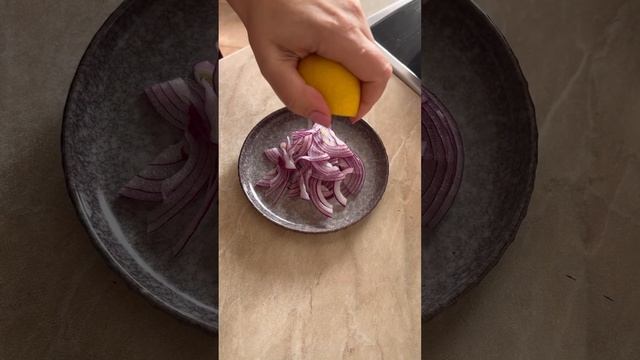 Вкусный салат с хрустящим баклажаном. #готовимдома #coo смотреть онлайн