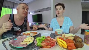 Мукбанг ЖАЛЕЕМ что приехали в Таиланд в мае! РАЗОЧАРОВАЛИСЬ в Паттайе! Семейный обед Болталка