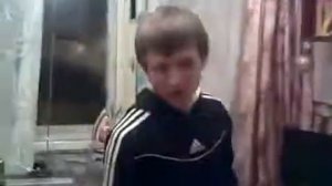 Парень с девушкой читают рэп