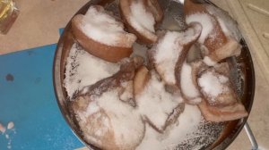 Пузанина варёно-солёная с чёрным перцем и чесноком .