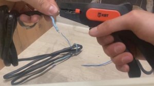 Снятие изоляции с провода стриппером КВТ WS 06