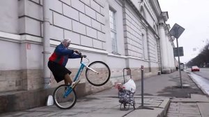 Трюки на BMX бабуля + Red Bull-MR.FRICK