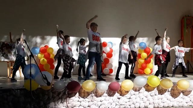 Хип хоп группа Bronx,отчетный концерт в сквере Судакова. смотреть онлайн