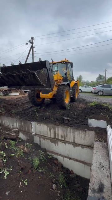 Экскаватор-погрузчик Lonking 84C в работе 3 смотреть онлайн