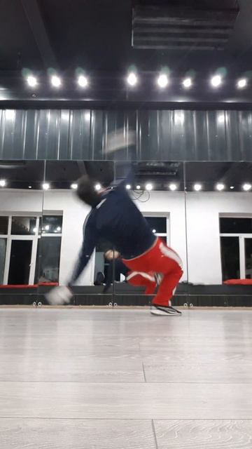 Забежка, свайпс, полуфляк вытяжка #breakdance #брейк смотреть онлайн