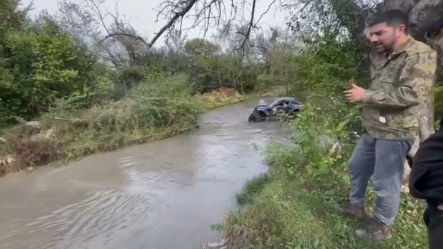 Внедорожная заруба двух самодельных багги-монстриков смотреть онлайн