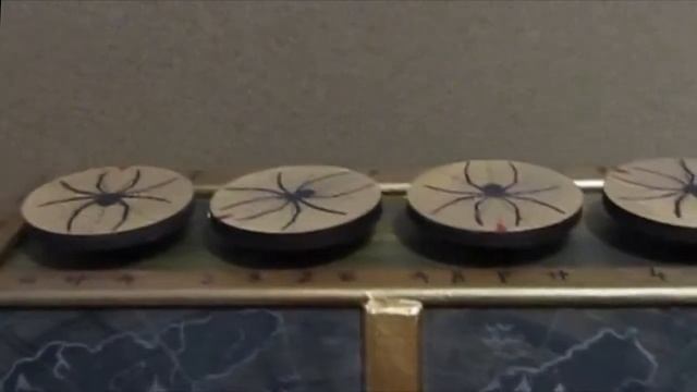 Двигающийся сундук с пауками смотреть онлайн