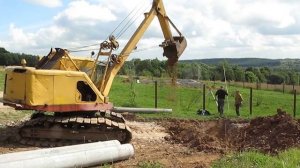 Гусеничный тросовый экскаватор. Tracked cable excavator.