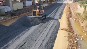 Планировка щебня автогрейдером