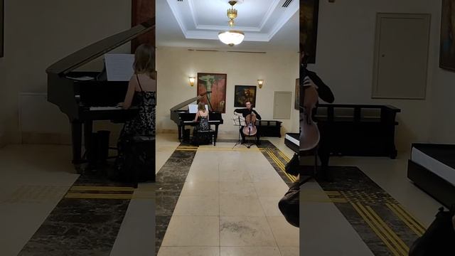 На выставке художника из Ханты-Мансийска Сергея Устюжанина смотреть онлайн