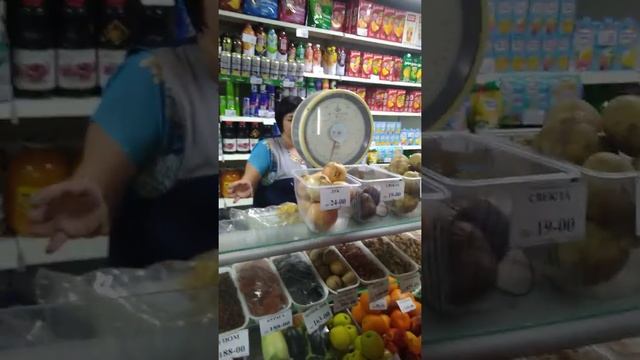 Прикол в магазине дикая продавщица торгует тухлым и матерится. смотреть онлайн