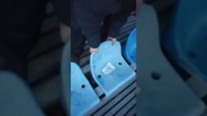 телефон упав 📱🤪(думаем как достать)😂