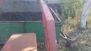 Т 25 с Куном. Грузим перегной.