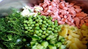 Окрошка с зеленым горошком на газировке