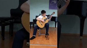 В.Козлов "Кенгуру играет в мяч" исполняет Овакимян Григорий преподаватель Тищенко Л.И.