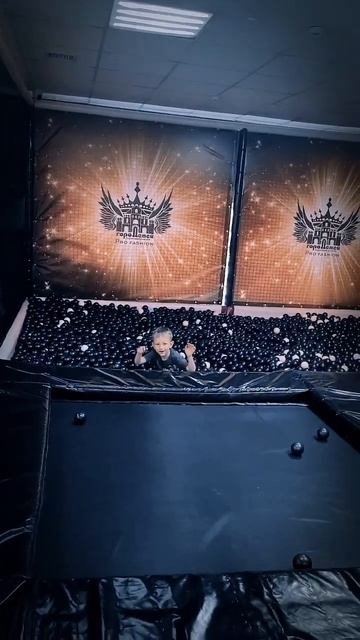 Кайфушки в детском городе 🥳 #андрюха#городдетей#бату? смотреть онлайн