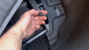 Chevrolet camaro how to remove battery как снять аккумулятор