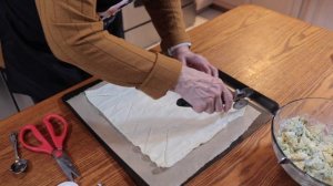 Слоеный пирог с яйцами, сыром и зеленым луком. Pie with eggs,