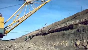 Шагающий экскаватор ЭШ13/50 на погрузке