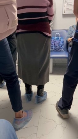 У процедурного кабинета в поликлинике..