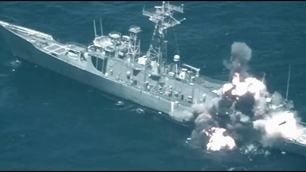 Уничтожение боевого корабля на военно-морских учениях RIMPAC