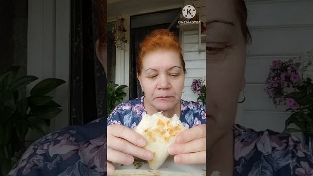 Еда на камеру. Завтрак конвертик из лаваша с капустой ? смотреть онлайн