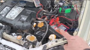 Можно ли ЗАРЯЖАТЬ АККУМУЛЯТОР прямо на автомобиле