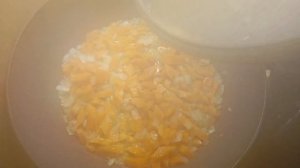 Куриные бедра с рисом на сковороде.